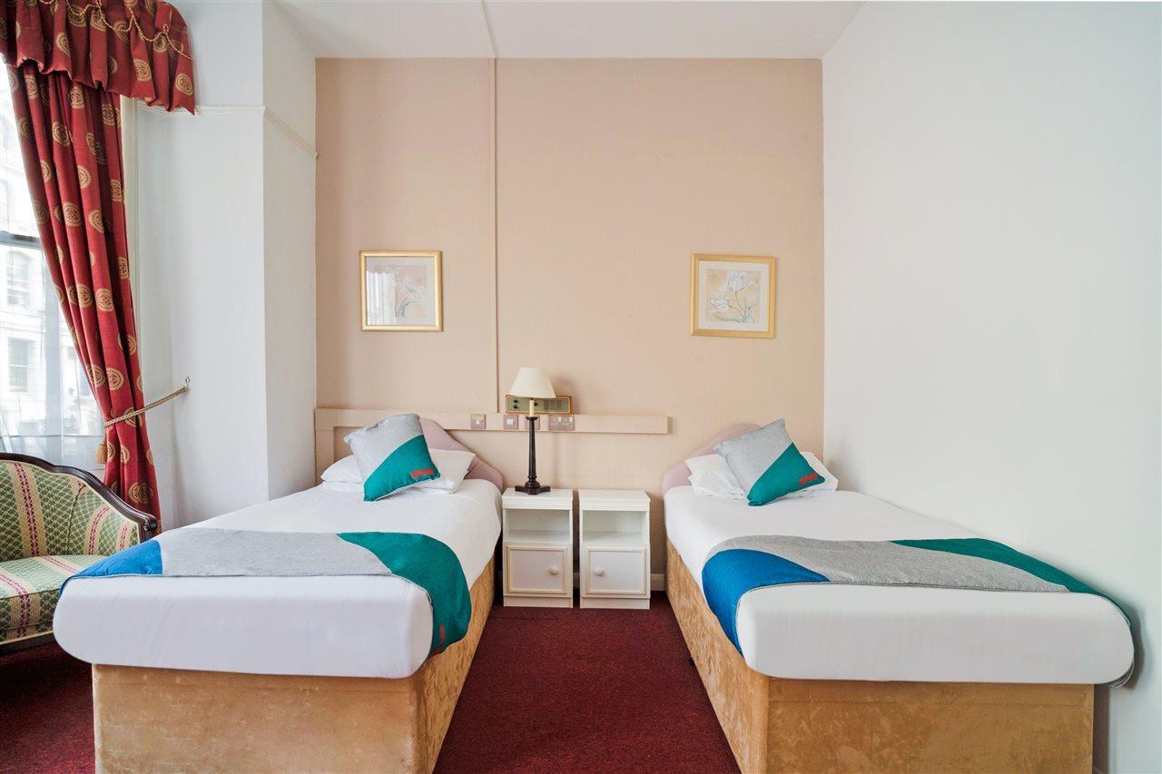 Oyo The Palm Court Hotel Истбурн Экстерьер фото